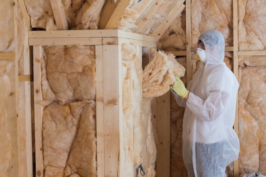 It is better to carry out insulation work in the warm season, during the period without precipitation and high humidity