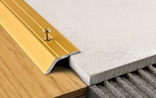Tile and Laminate Gutter: How to Place It Correctly Between Coats