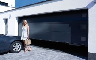 Sekcijska garažna vrata: veličine i cijene praktičnog dizajna
