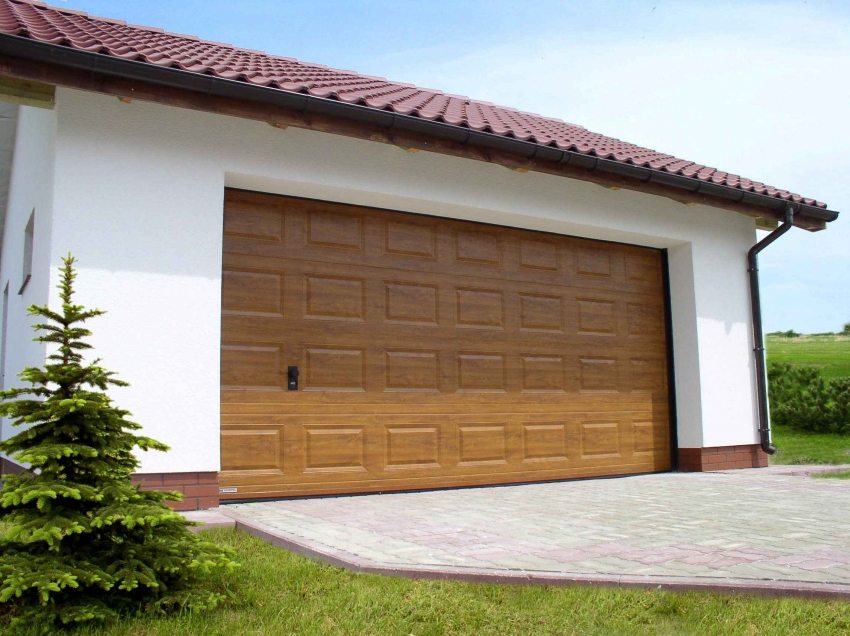 Sekcijska garažna vrata Alutech