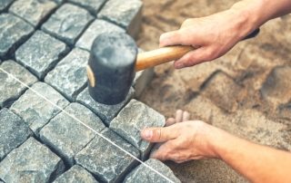 Pokládání dlažebních kamenů vlastními rukama: podrobné pokyny pro dlažební cesty