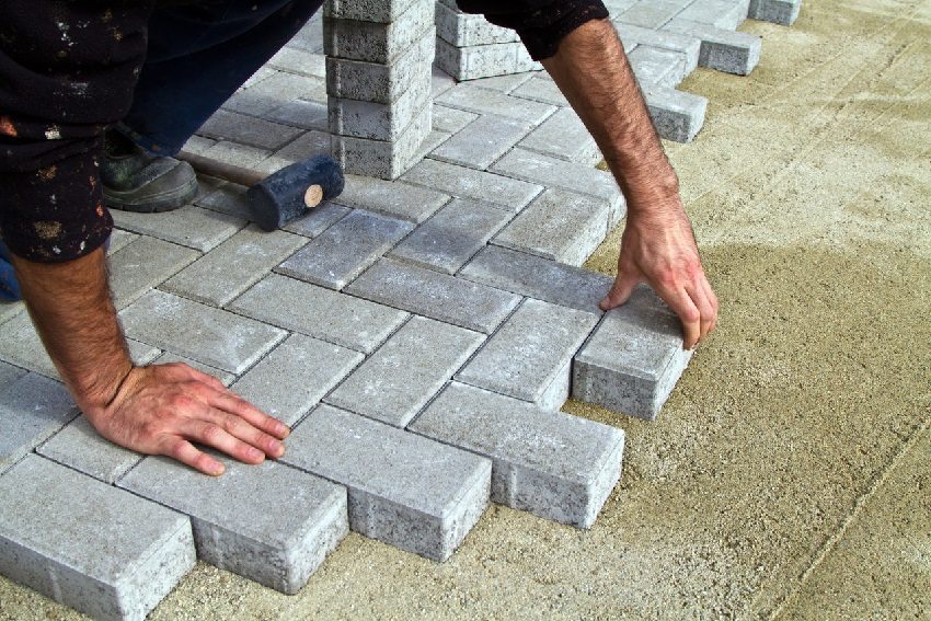 There are many options for laying paving slabs