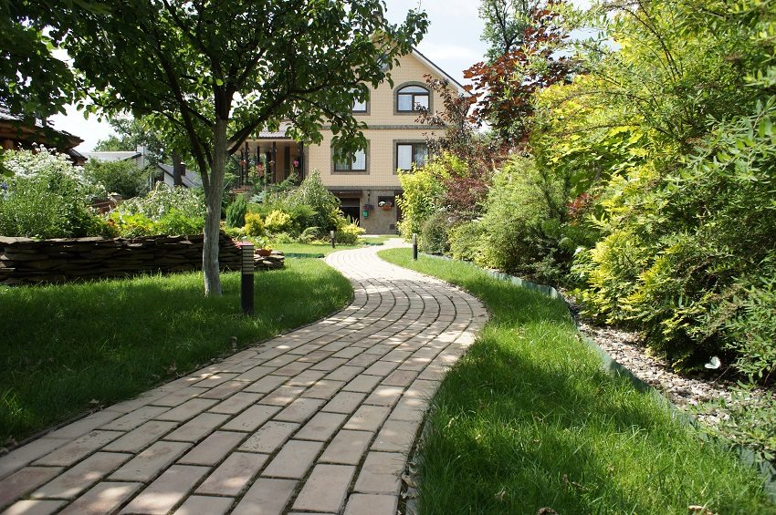 Well-groomed garden paths and beautiful areas near the house will give the site an aesthetic look
