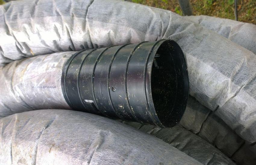 For loamy and sandy soils, it is best to use geotextile braided pipes.