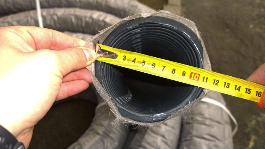 Rør med en diameter på 110 mm for regnvannsdrenering med geotekstilfilter