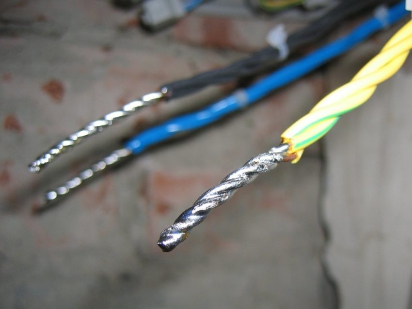 Kabel elektrik pematerian