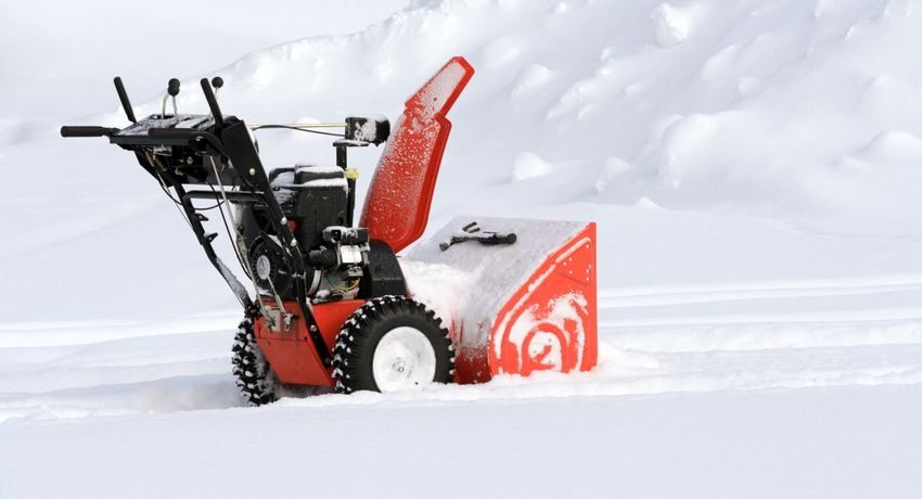 When choosing a snow blower for your site, pay attention to the features of the landscape