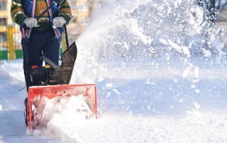 Zařízení na odklízení sněhu pro letní chaty a domy: přehled nejlepších výrobců