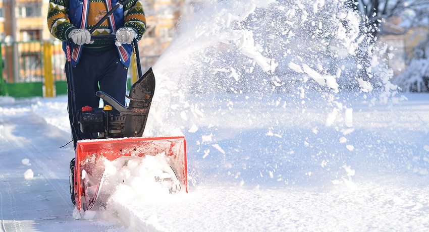 Snow removal equipment for summer cottages and houses: an overview of the best manufacturers