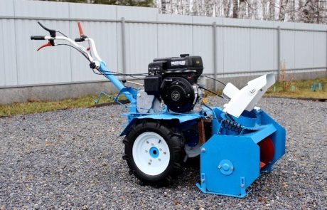 Sněhová fréza pro jednoosý traktor: princip činnosti a základy vlastní montáže