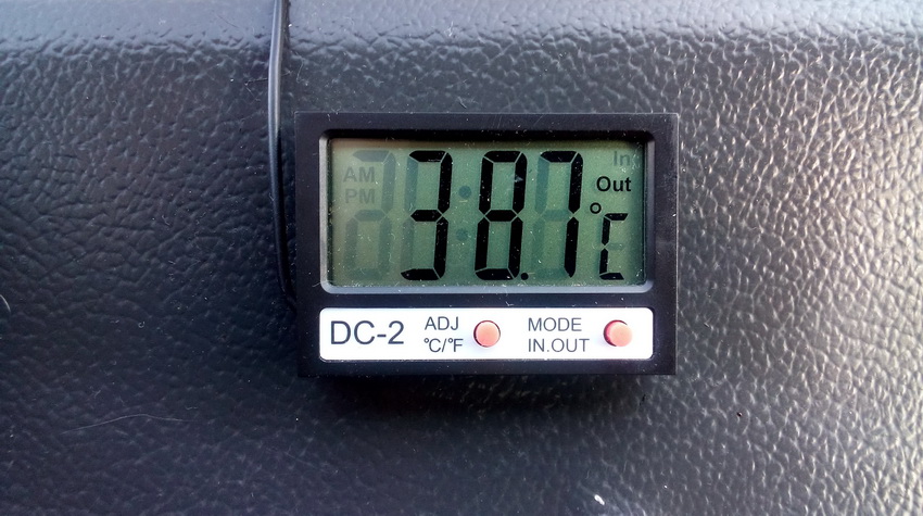 Automotive digital thermometer with external sensor