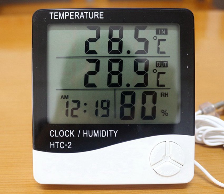 Electronic thermometers for saunas and baths have a built-in sensor and are resistant to high temperatures