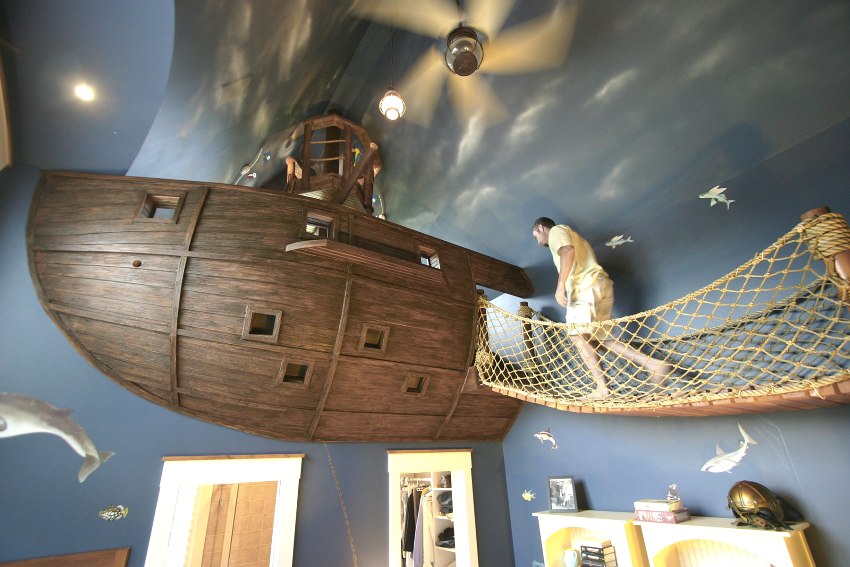 Themed room decoration in a nautical style