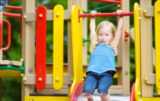Dječji sportski kompleks za ljetnu rezidenciju: mjesto aktivne rekreacije za dijete
