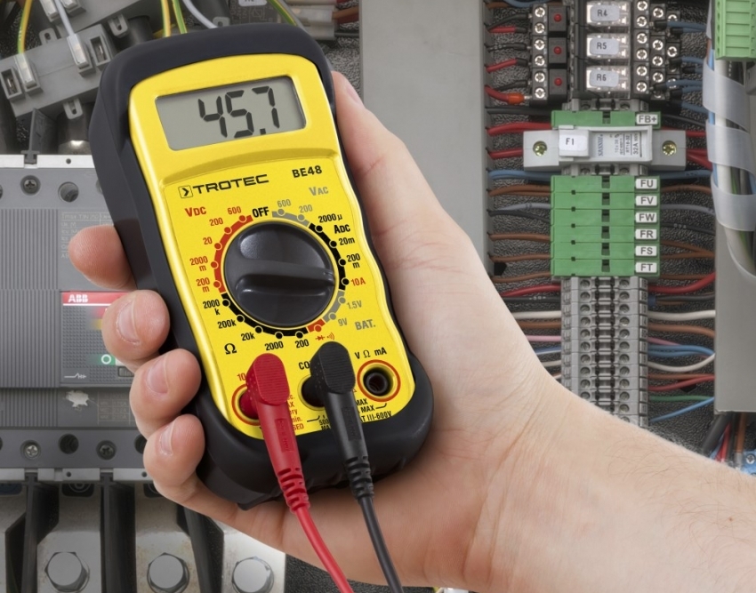 For dialing and troubleshooting, the multimeter has a built-in function for generating a test signal