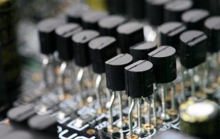 Hvordan teste en transistor med et multimeter: teste forskjellige typer enheter