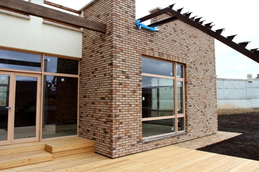Using thermal panels with clinker tiles can significantly reduce heat loss
