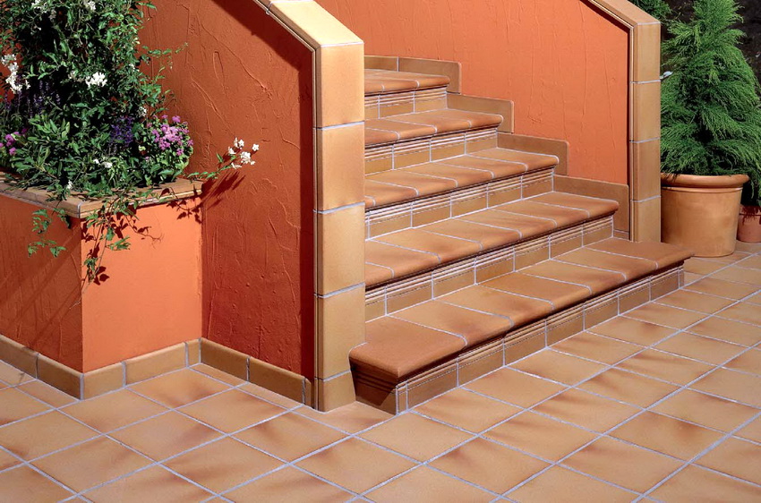 Facing steps with clinker tiles is practical, convenient and simply beautiful