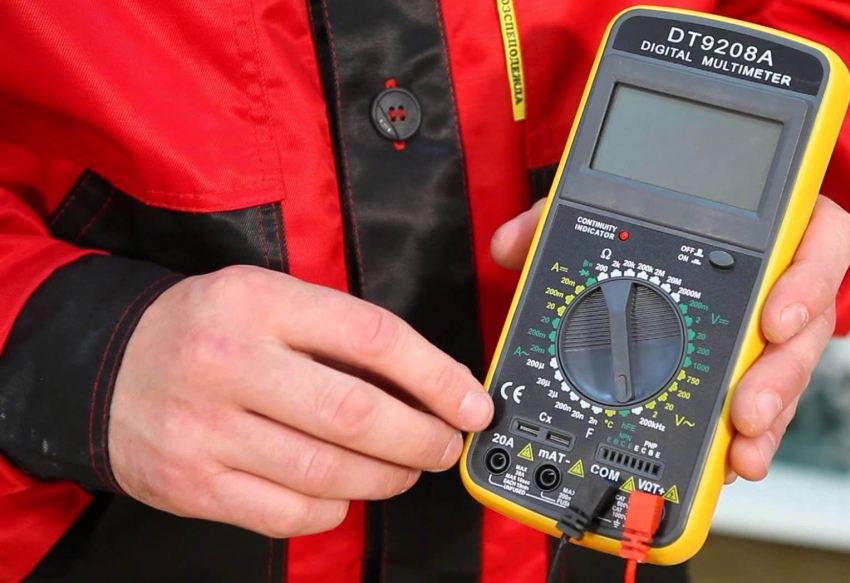 DT 9208 Digitalni ispitivač uključuje bateriju i ispitne vodove, što vam omogućuje upotrebu uređaja odmah nakon kupnje