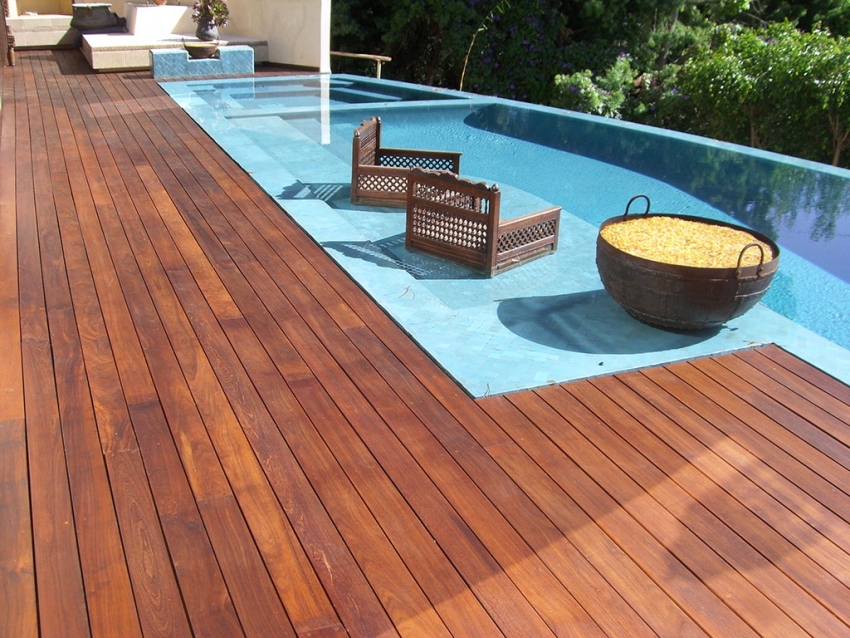 Dye Premium Woodflex brand Drevoplast has a high level of hydrophobic properties, so it is recommended to use it for outdoor terraces
