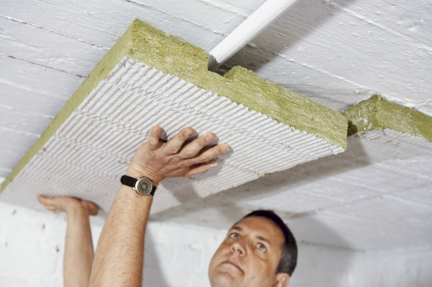 Before laying the layers of insulation and insulation, it is recommended to treat the wooden ceiling with special means to exclude the possibility of the development of harmful bacteria and fungi