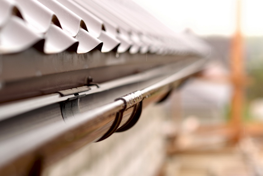 Mala težina plastičnih žljebova smanjuje opterećenje na krovu