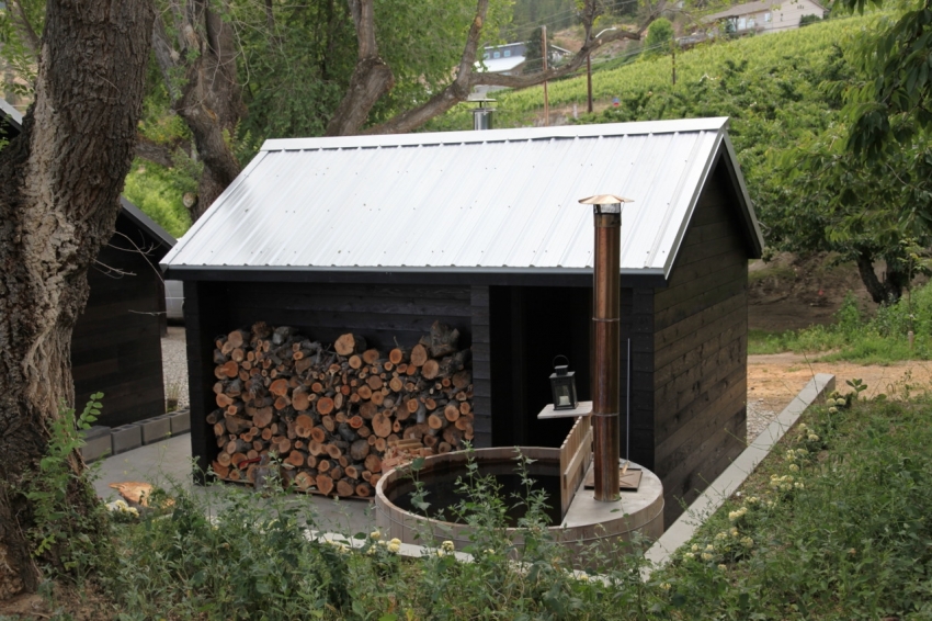 For the convenience of using the bath, at the construction stage it is worth considering a place for storing firewood