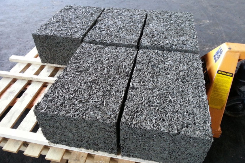 Arbolite, or wood concrete, is often used to build small baths and has a high level of heat and sound insulation properties.