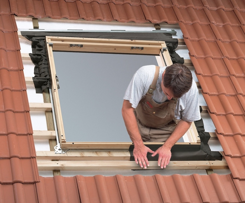 Montažu i izolaciju krovnog prozora treba izvesti prema uputama kako bi se izbjegla kondenzacija i pojava vlage u sobi