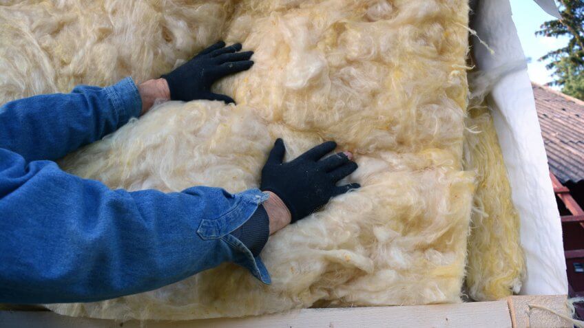 Various materials such as mineral wool, foam plastic, ecowool and the like can serve as a material for insulation.