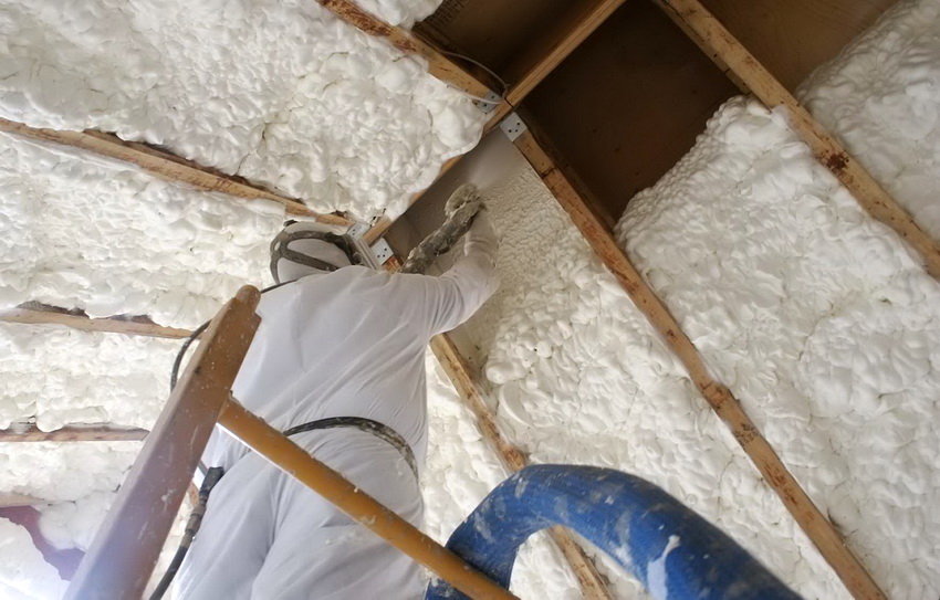 When working with polyurethane foam, you must use a protective suit and observe safety precautions