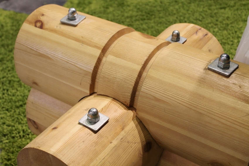 The rounded log has undergone mechanical processing in production, therefore it has the same diameter along its length, as well as ready-made grooves, which greatly facilitates the construction of a bath