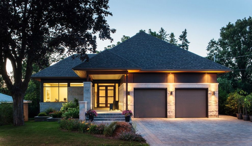 When building a house with a built-in garage, you can significantly save materials for construction