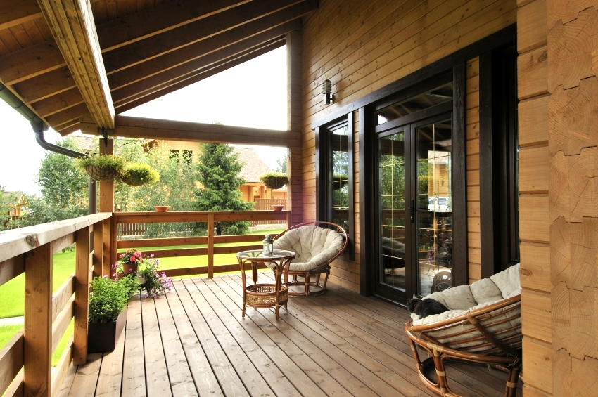 When designing a house, it is better to foresee a recreation area in advance - a terrace