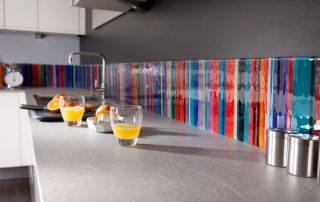 Glassforkle til kjøkken: hvordan velge og installere et panel