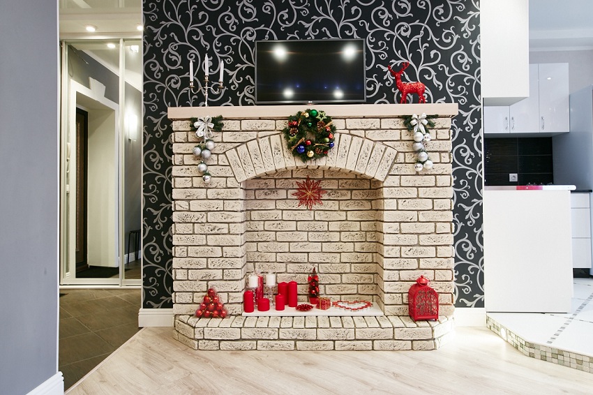 A fireplace in a classic style will be appropriate in any apartment