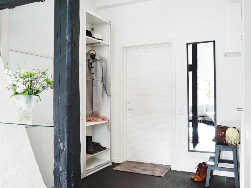The sliding wardrobe has a wide variety of technical components, which allows not only to save space, but also to be in perfect harmony with the overall design