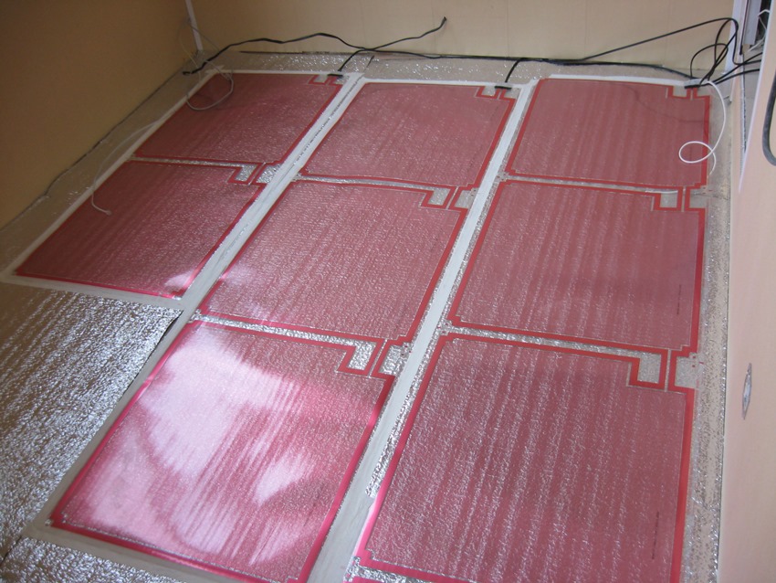 Infrared underfloor heating is able to automatically maintain the ideal room temperature.