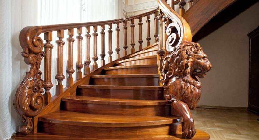 The combination of carved elements and precious woods creates luxurious staircases