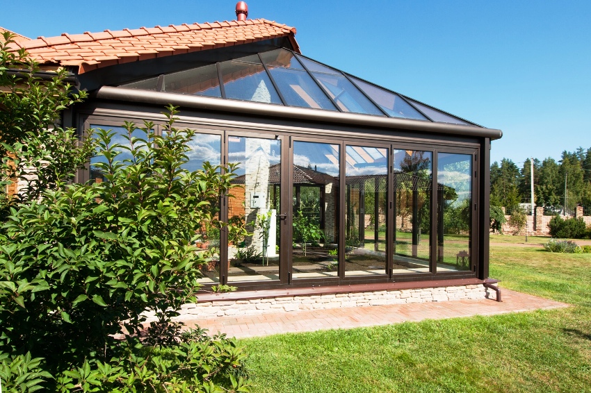To be able to spend time in the winter garden all year round, glass must be of the highest quality with thermal insulation