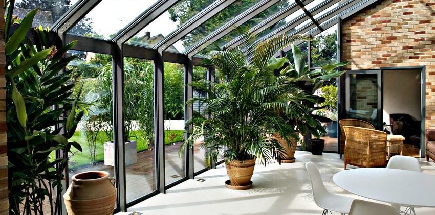 In a high-tech conservatory, the main task is to make the most functional and practical use of the available space.