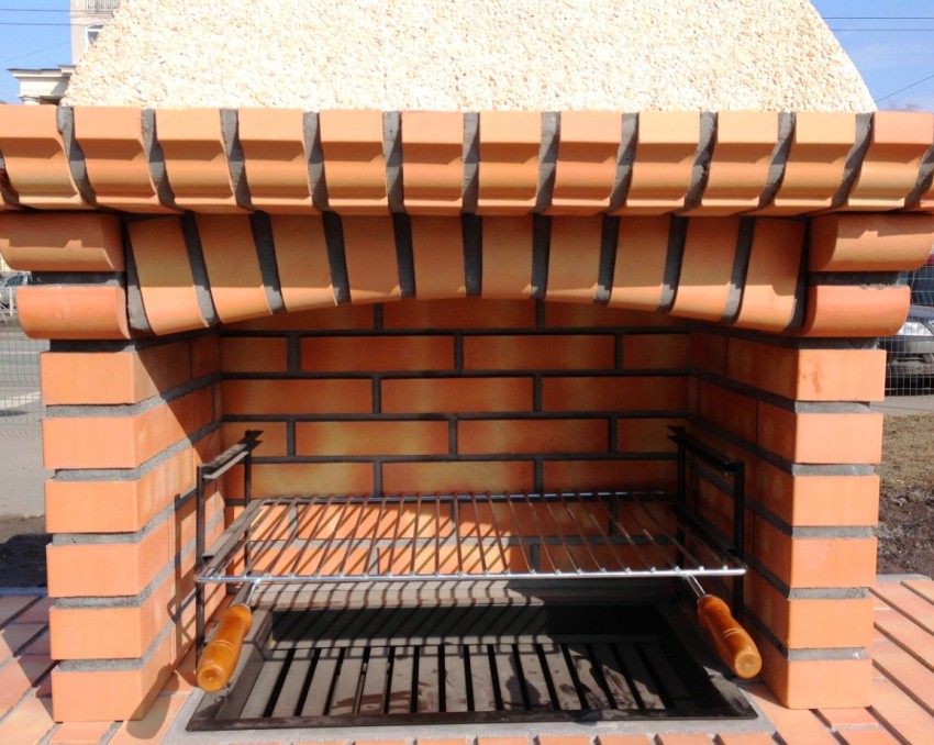 The brick used to create the barbecue must meet certain requirements