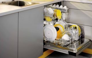 Saiz mesin pencuci pinggan: model berdiri bebas, padat dan terbina dalam