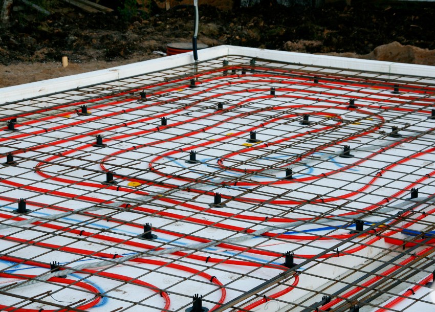 Since the warm floor is poured into concrete, the monolithic slab serves as an excellent heat accumulator