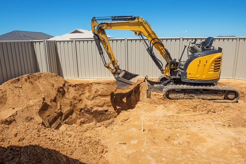 Nakon obilježavanja gradilišta, možete početi kopati jamu za bazen