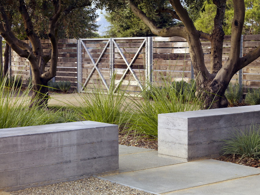 Concrete fence is easy to build and often used in modern design areas