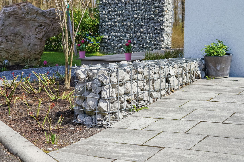 Gabion fences are becoming more and more popular due to their ease of installation and operation.