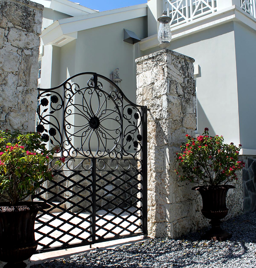 Forged gates are divided into different types according to their purpose.