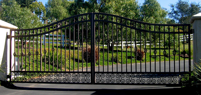 The gate is made of high quality metal, so they are very durable