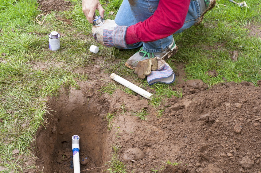 It is best to entrust the laying of pipes for the irrigation system and installation to a specialist
